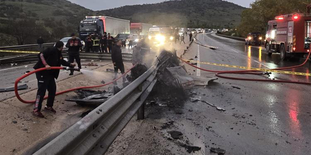 Bariyerlere çarparak yanan otomobilin sürücüsü feci şekilde can verdi
