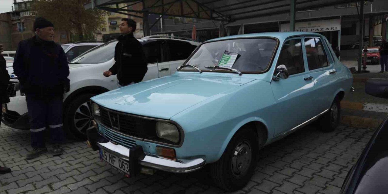 Yarım asırlık klasik otomobil 210 bin liraya yeni sahibini buldu