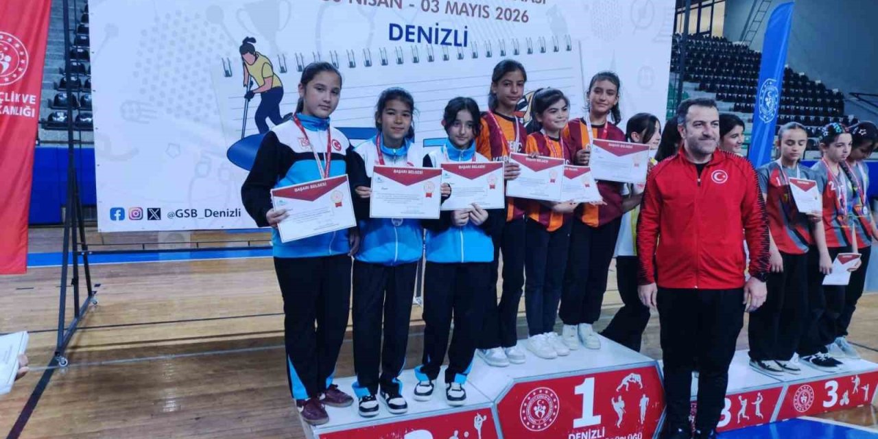 Yunus Emre Ortaokulu ‘Floor Curling’de önemli başarı