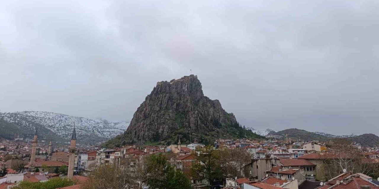 Afyonkarahisar’da kara kış geri geldi