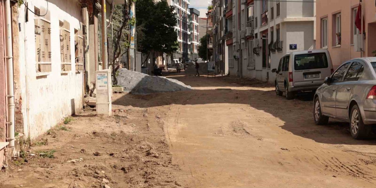 İncirliova’da yol çalışmaları Zafer Mahallesi’nde devam ediyor
