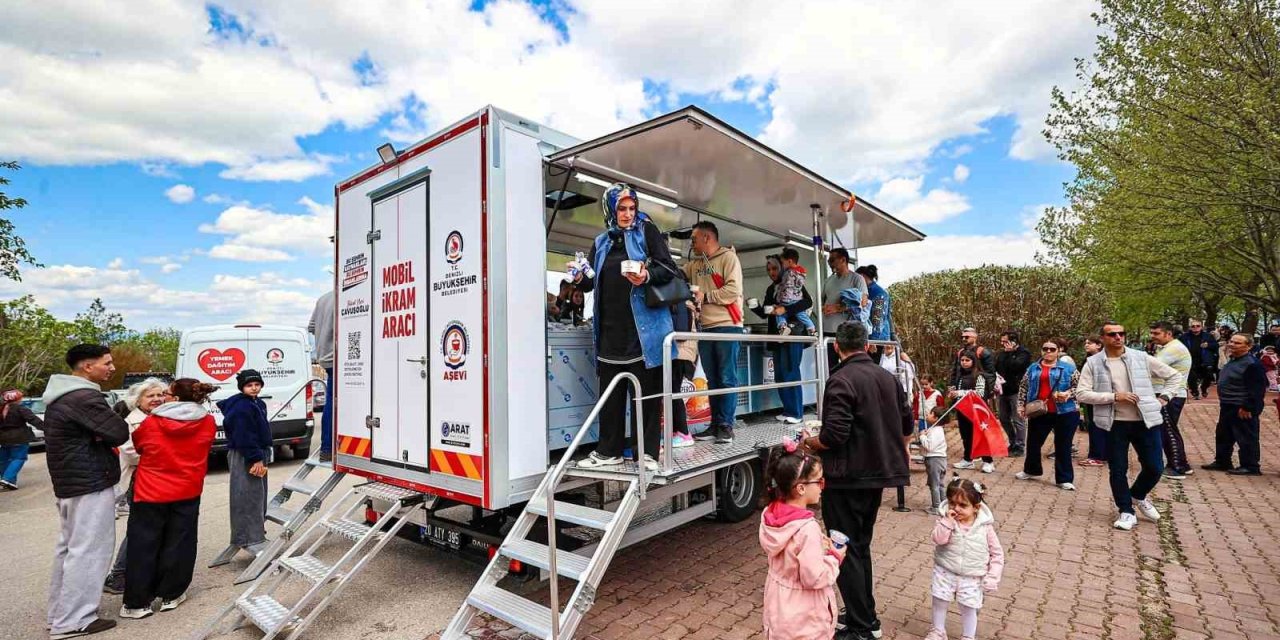 Denizli Büyükşehirin mobil ikram filosu güçlendi