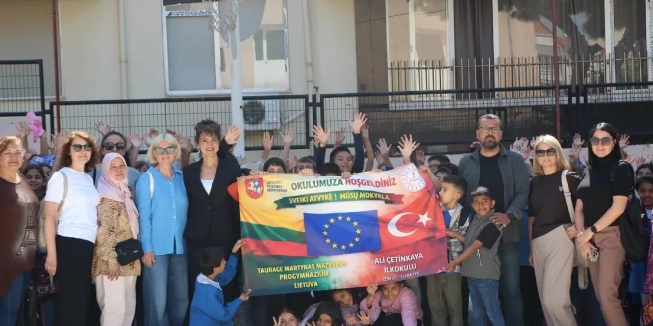 Litvanyalı öğretmenler Dikili’de Türk eğitim sistemini inceledi