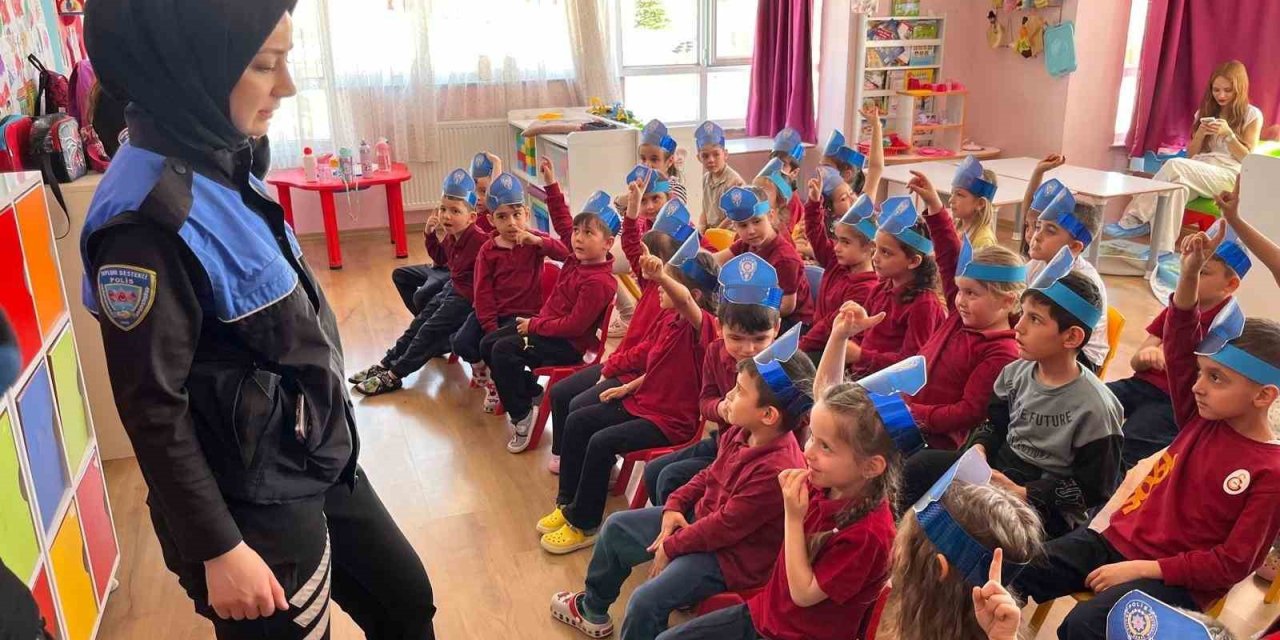 Polislerden miniklere eğitim