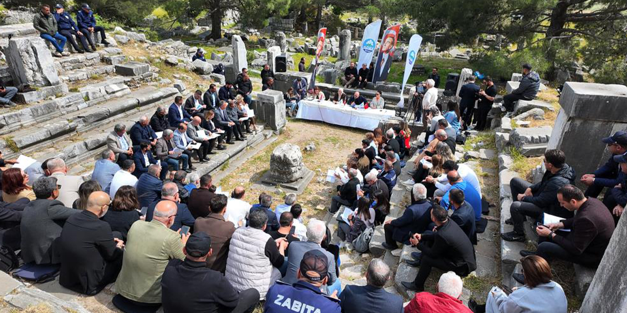 Söke Belediye Meclisi Priene’de toplandı: Tarih ve günümüz aynı sahnedeydi