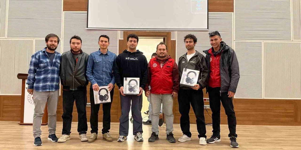 Menteşe’nin gençleri bilgi yarışmasında il şampiyonu oldu