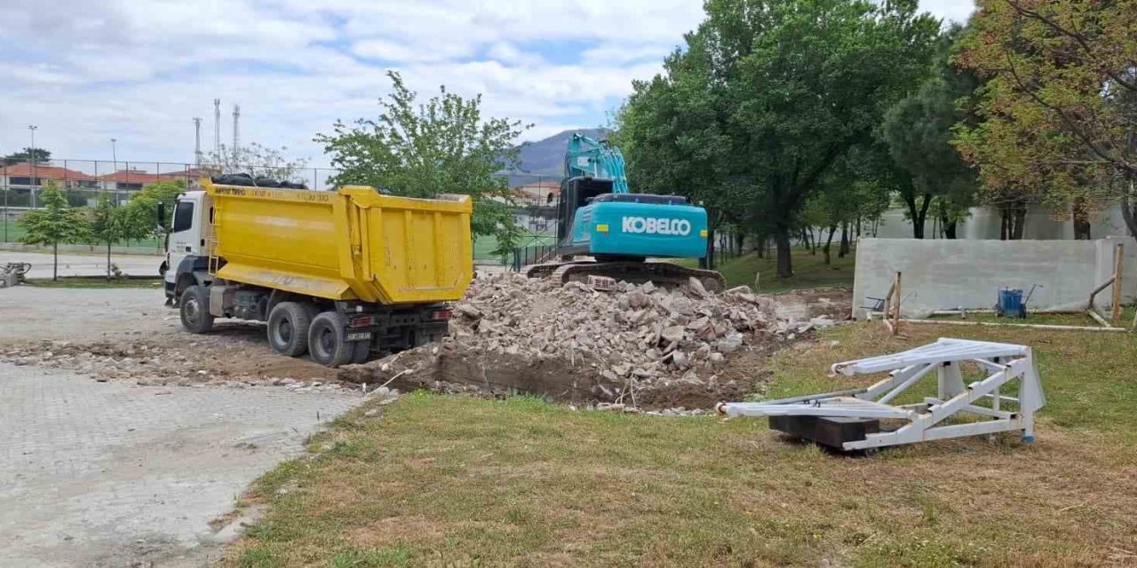 Buldan Şehir Stadı’nda yenileme çalışmaları başladı