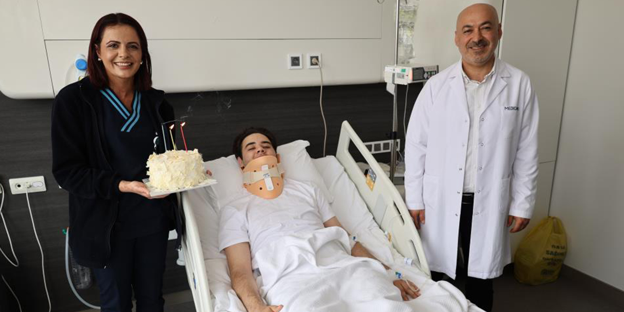 Yeni yaşını doktoruyla kutladı