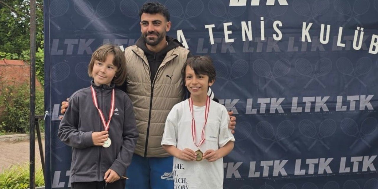 Minikler tenis turnuvasından başarılarla döndü