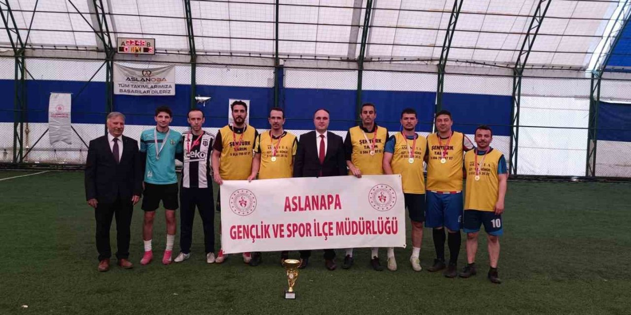 Aslanapa’da kurumlar arası futbol turnuvası tamamlandı
