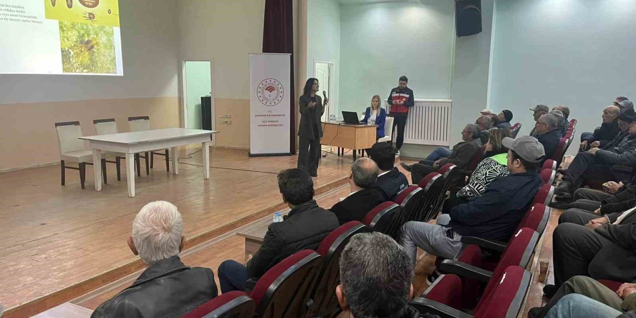 Şaphane’de üreticilere kiraz ve vişne hastalıkları ile zararlıları eğitimi