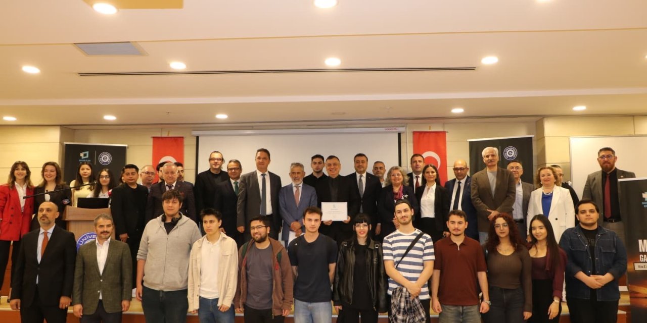 İzmir’de 15 Temmuz manşetleri bir kez daha atıldı