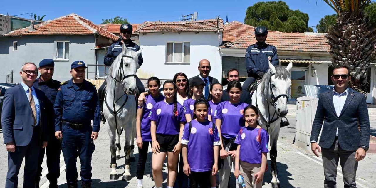 Foça’da okul çevrelerine sıkı denetim: Kaymakam Aydın’dan "Güvenli Eğitim" talimatı