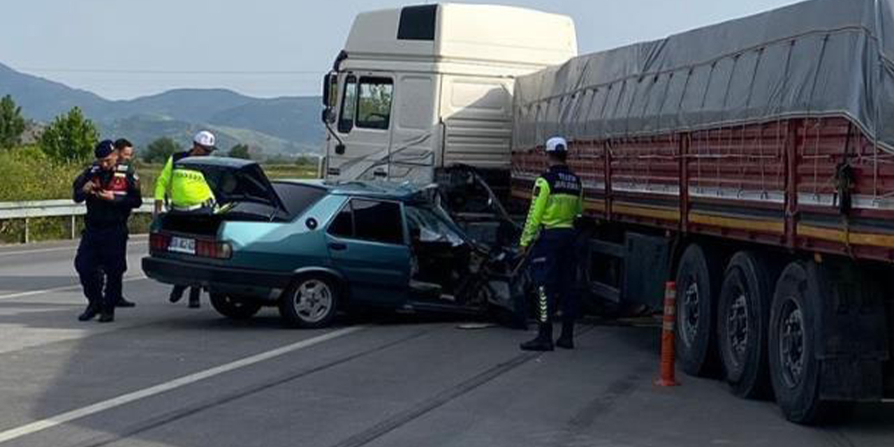 Bozdoğan-Nazilli karayolunda otomobil ile tır çarpıştı: 1 yaralı
