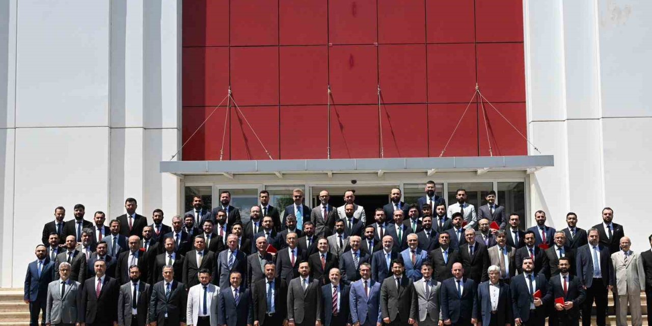 Denizli Valisi Köşger, Dini Yüksek İhtisas Eğitimi 3. Dönem Mezuniyet Programı’na katıldı