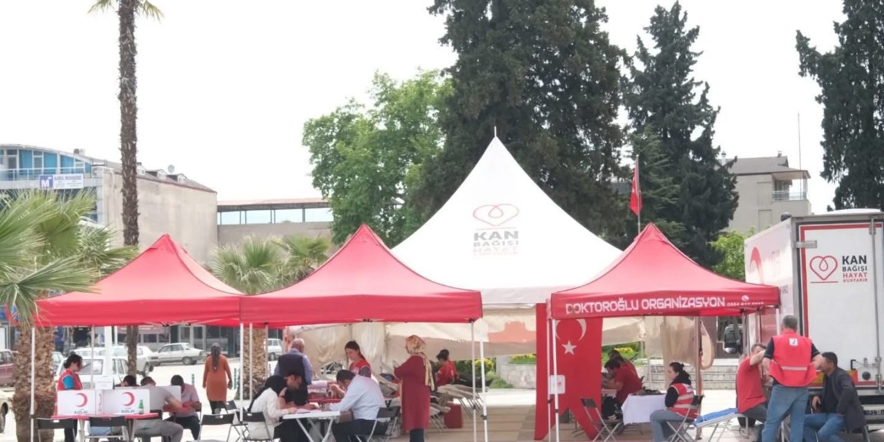 Vatandaşlardan Kızılay’ın kan bağışı kampanyasına destek