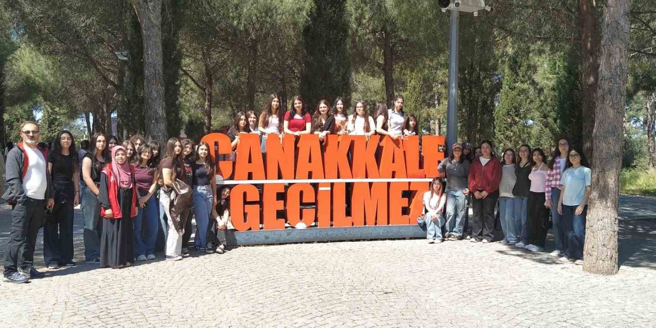 Menteşeli gençler "Bir Destandır Çanakkale" programına katıldı