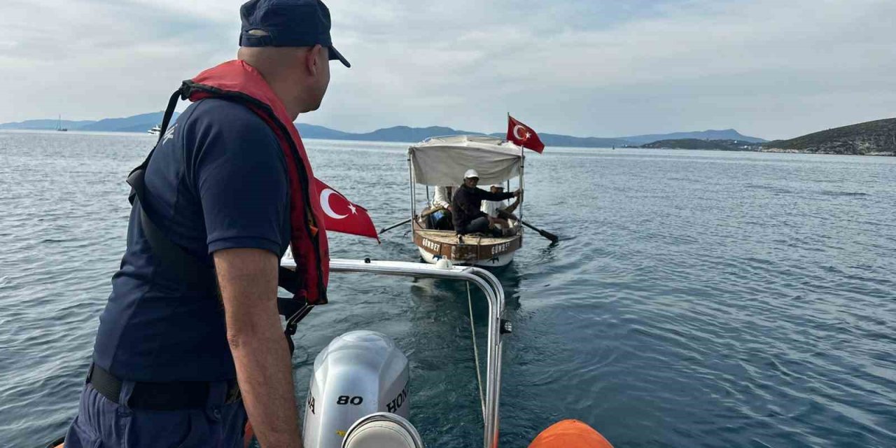 Sürüklenen teknedeki 3 kişi kurtarıldı