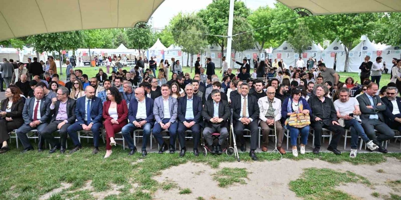 Manisa’da 9. Kitap Fuarı kitapseverlerle buluştu