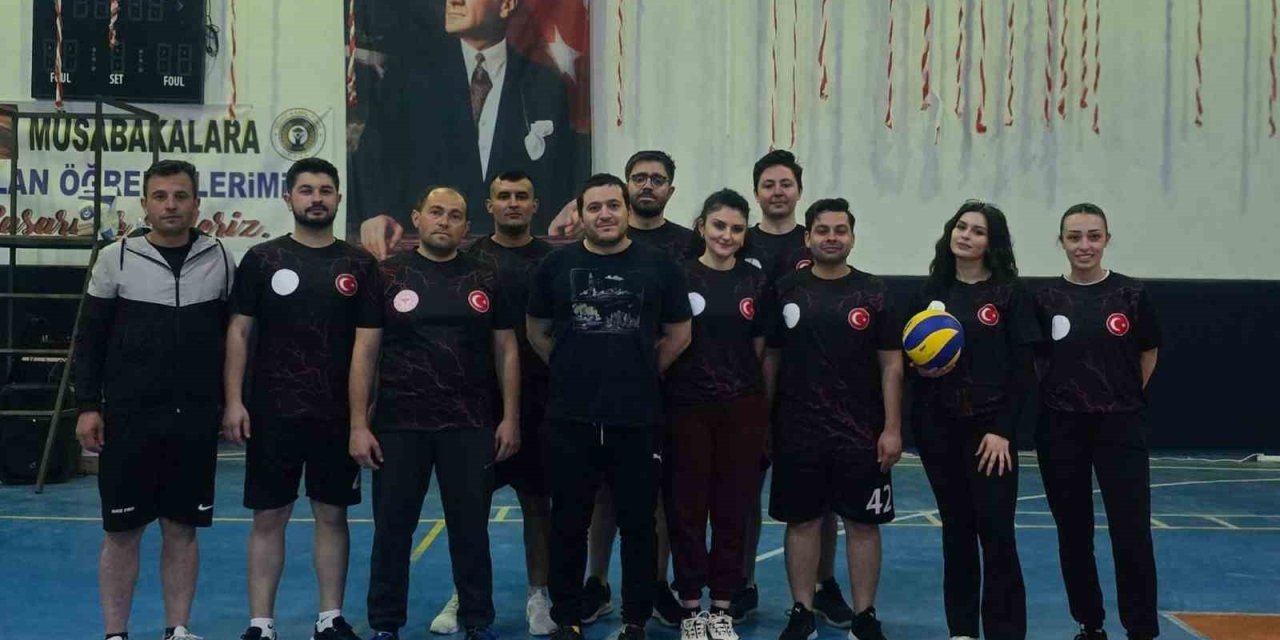 Şehit öğretmen anısına voleybol turnuvası
