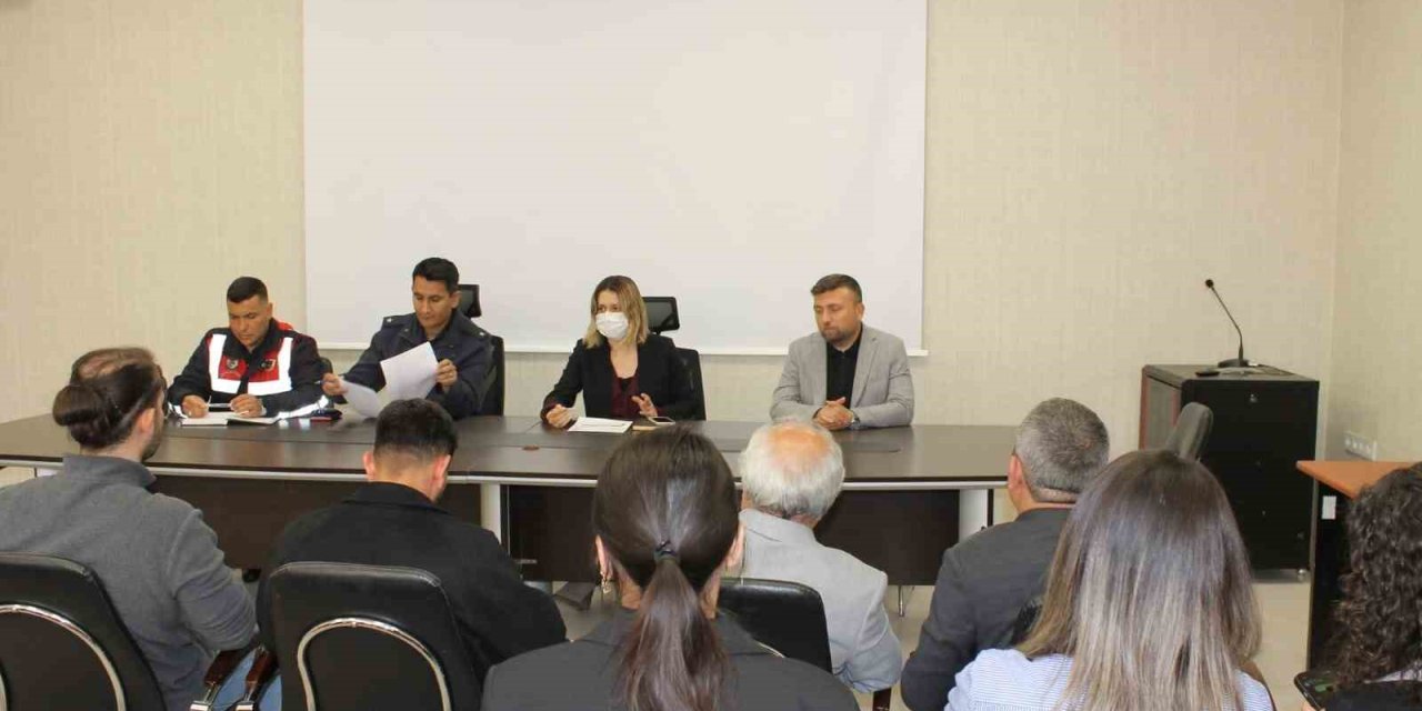 Altıntaş’ta okul güvenliği üzerine değerlendirme toplantısı