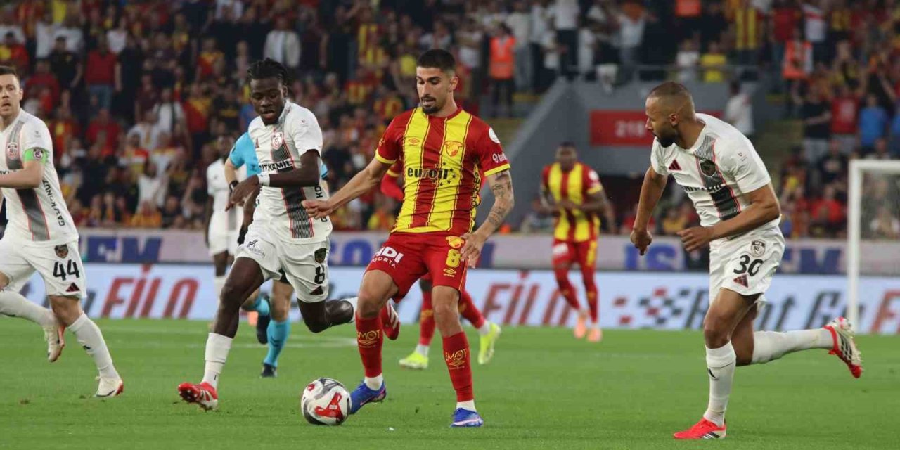 Trendyol Süper Lig: Göztepe: 1 - Gaziantep FK: 0 (İlk yarı)