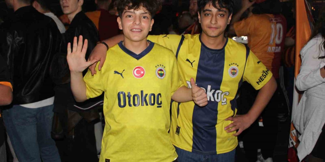 Galatasaray’ın şampiyonluk kutlamalarında Fenerbahçeliler ‘prova’ yaptı