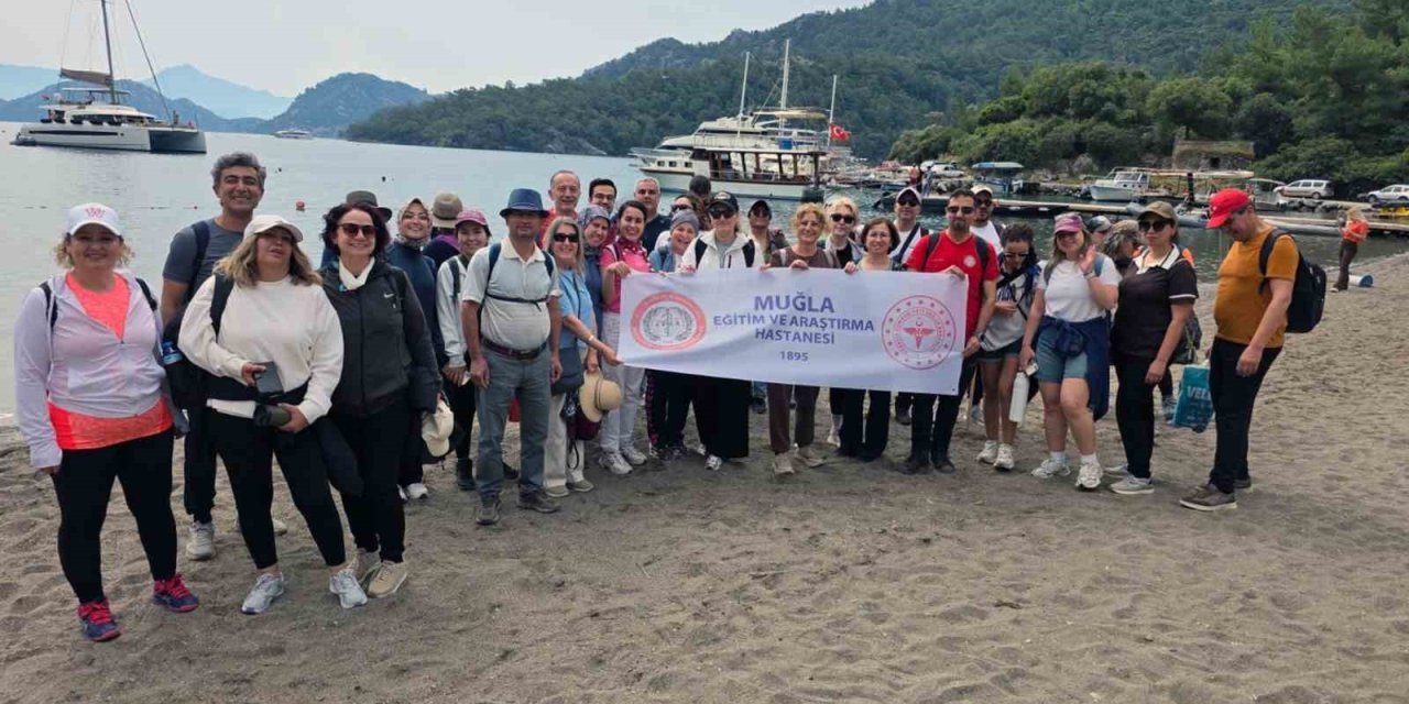 Beyaz önlüklüler sağlık ve bir ruhu için doğada buluştu