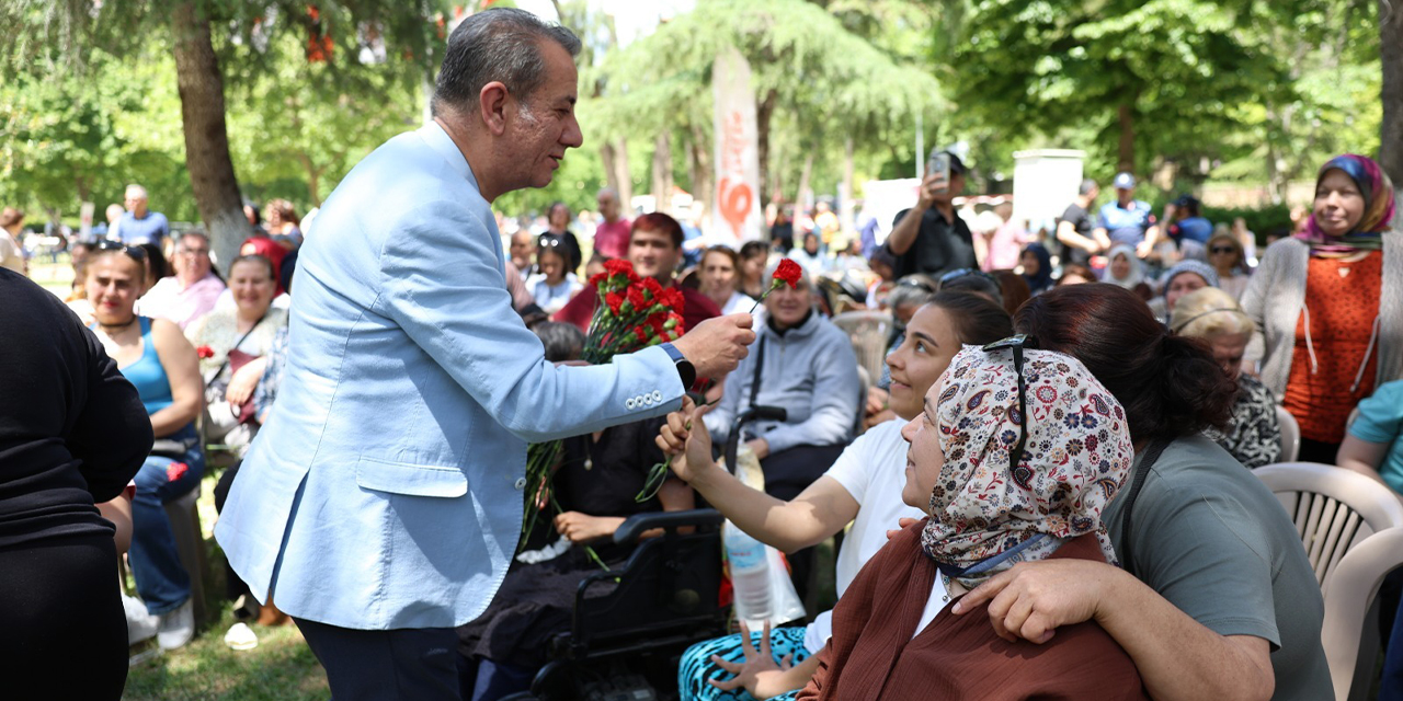 Efeler’de Anneler Günü şenliği coşkusu Pınarbaşı’nı şölene dönüştürdü