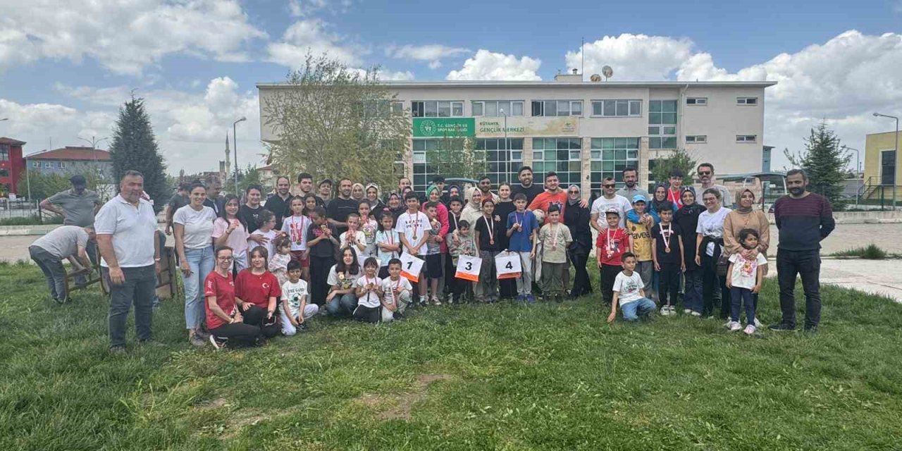 Kütahya’da aileler hedeflere el ele koştu