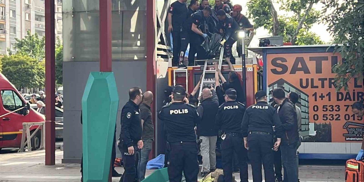 Asansör boşluğunda sıkışan genç hayatını kaybetti