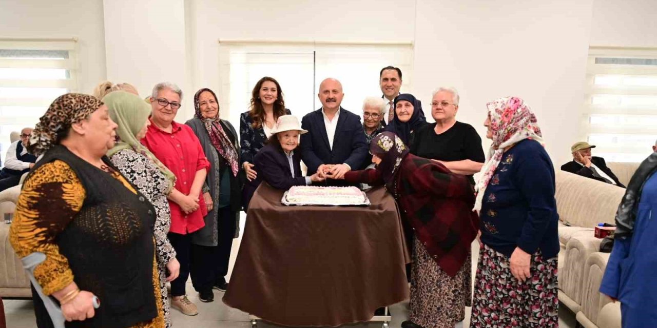 Vali Varol asırlık çınarlar ve şehit aileleri ile bir araya geldi