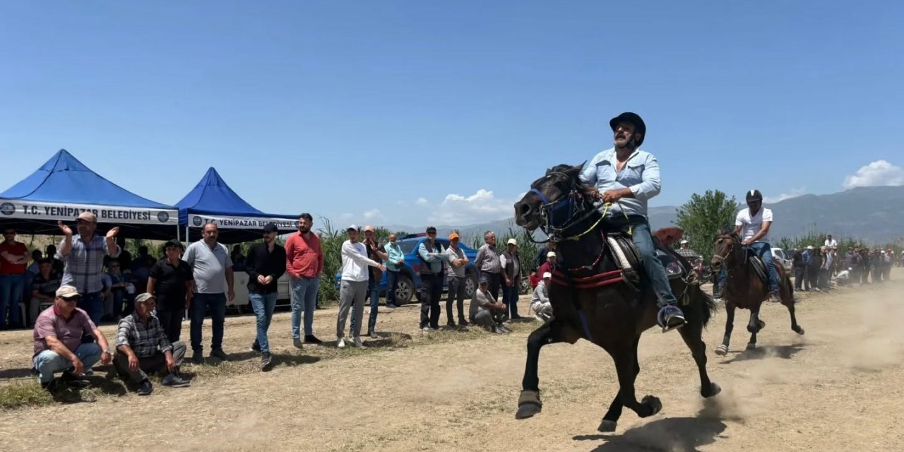 Yenipazar’da rahvan atlar kıyasıya yarıştı