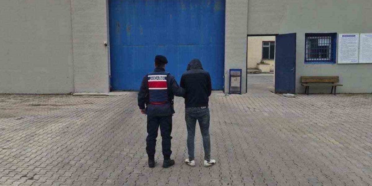 Jandarma çeşitli suçlardan aranan 46 kişiyi yakaladı