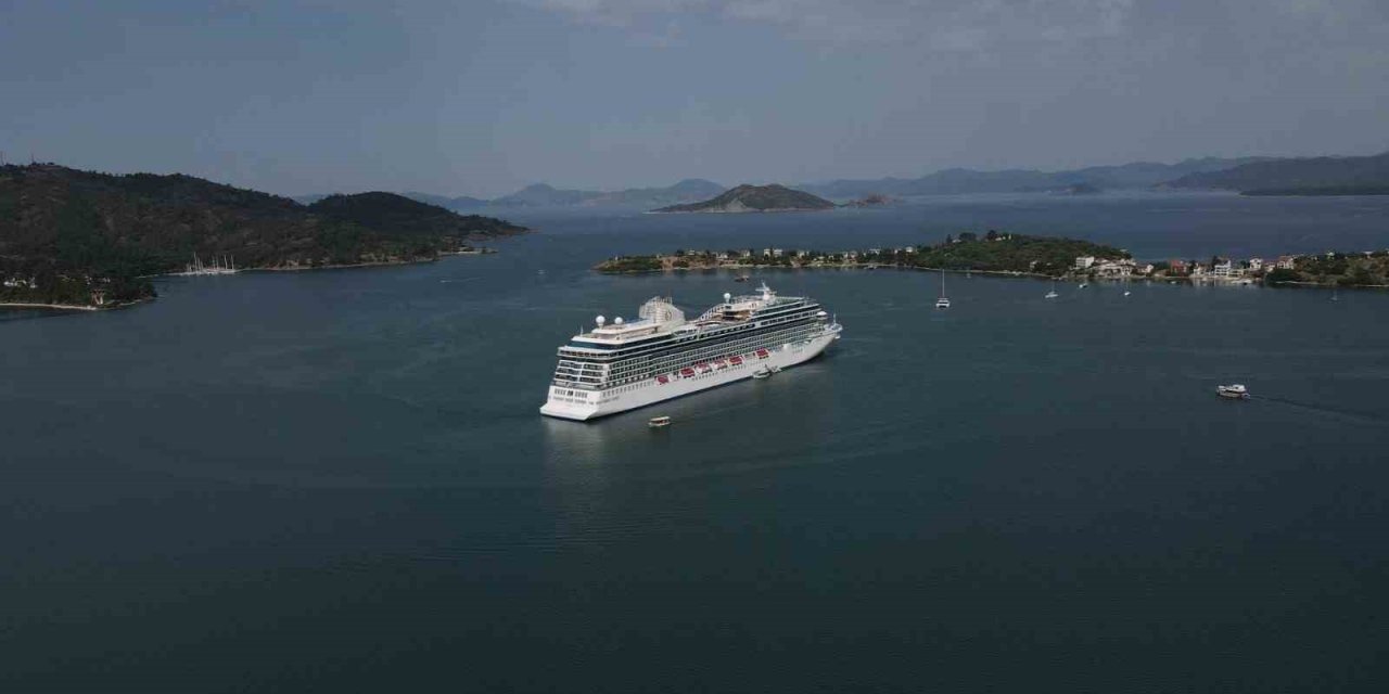 Fethiye’ye sezonun ilk kruvaziyer gemisi geldi