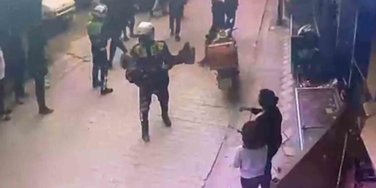 Yangında mahsur kalan yaşlı kadını jandarma ekipleri kurtardı
