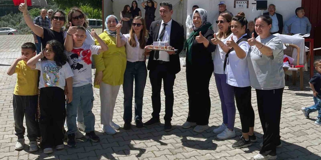 Ula Çiçekli Mahallesi Muhtarı Karan’dan ‘Anneler Günü’ etkinliği