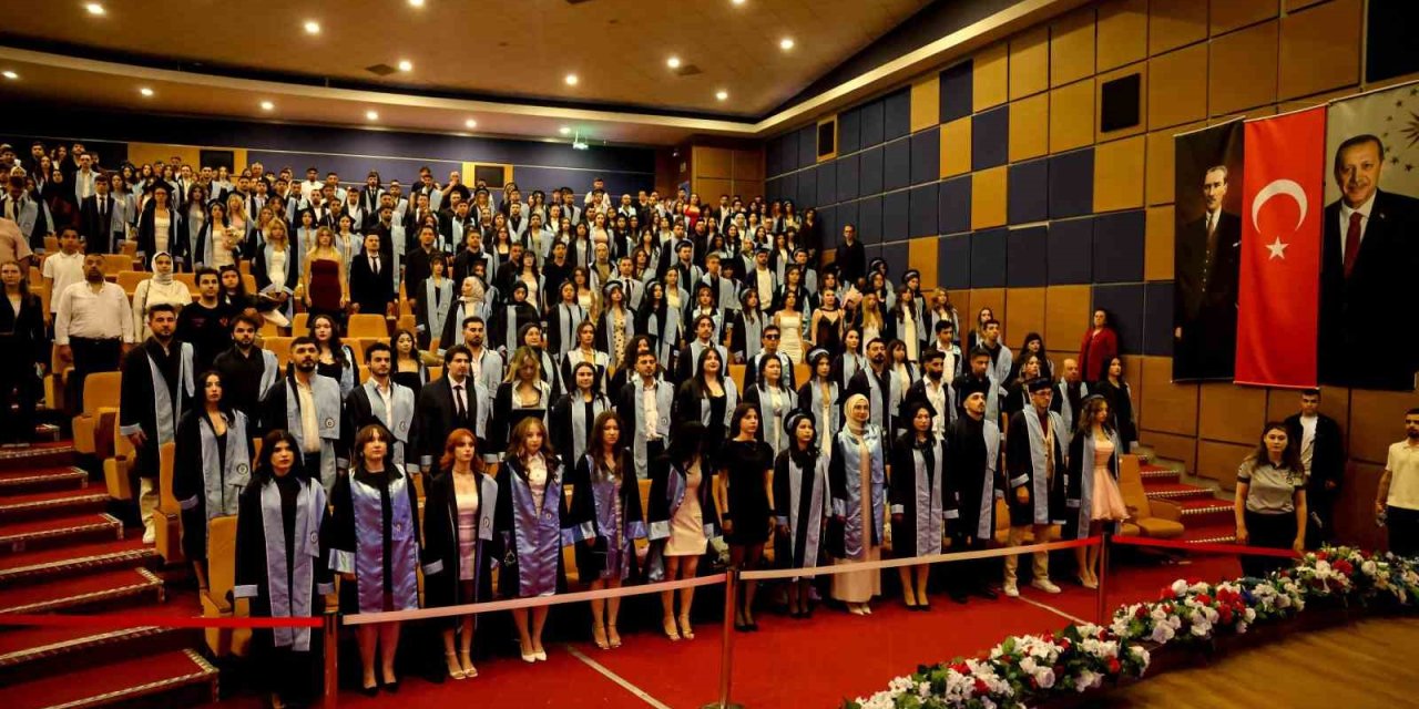 ADÜ İletişim Fakültesi mezunlarını törenle uğurladı