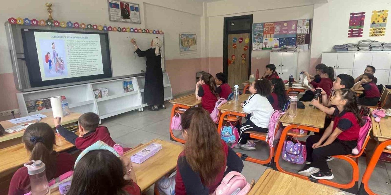 Kütahya’da öğrencilere "Okullarda Gıda Güvenilirliği ve Gıda İsrafı" eğitimi verildi