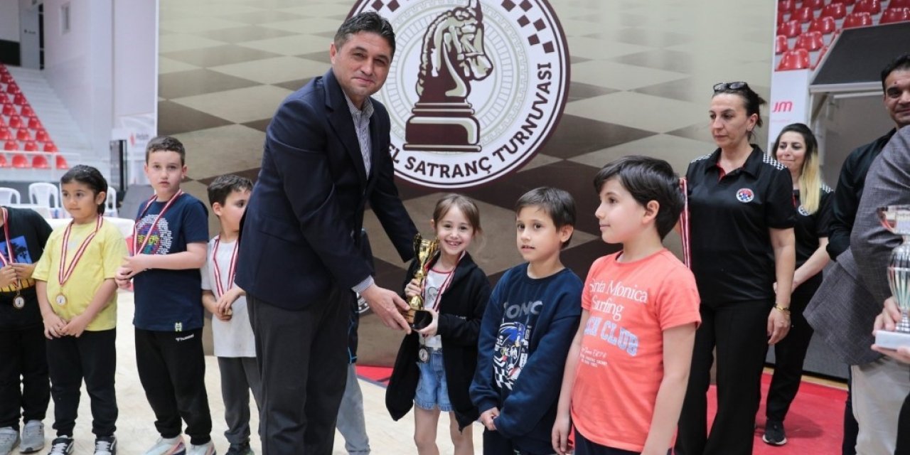 Satranç tutkunları Aliağa’da buluştu