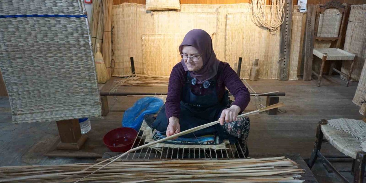 Teknolojiye inat hasır dokumacılığı Tire’de yaşatılmaya devam ediyor