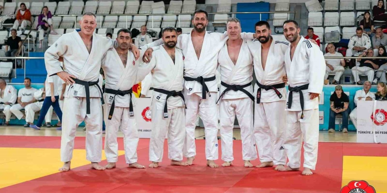 Yunusemre Belediyespor Türkiye ikincisi oldu