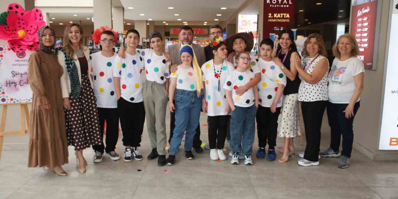 Özel öğrencilerin eserleri beğeni topladı