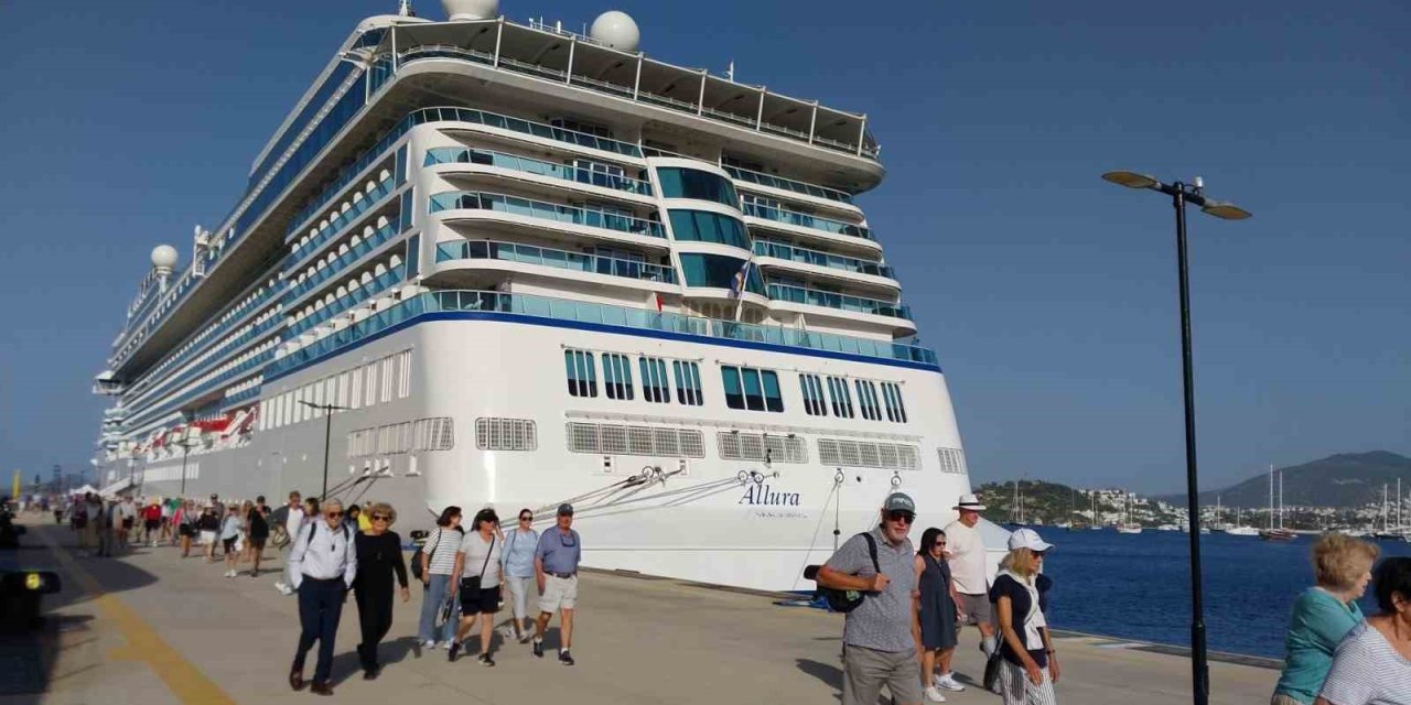 Bodrum’a kruvaziyer ile 1142 yolcu geldi