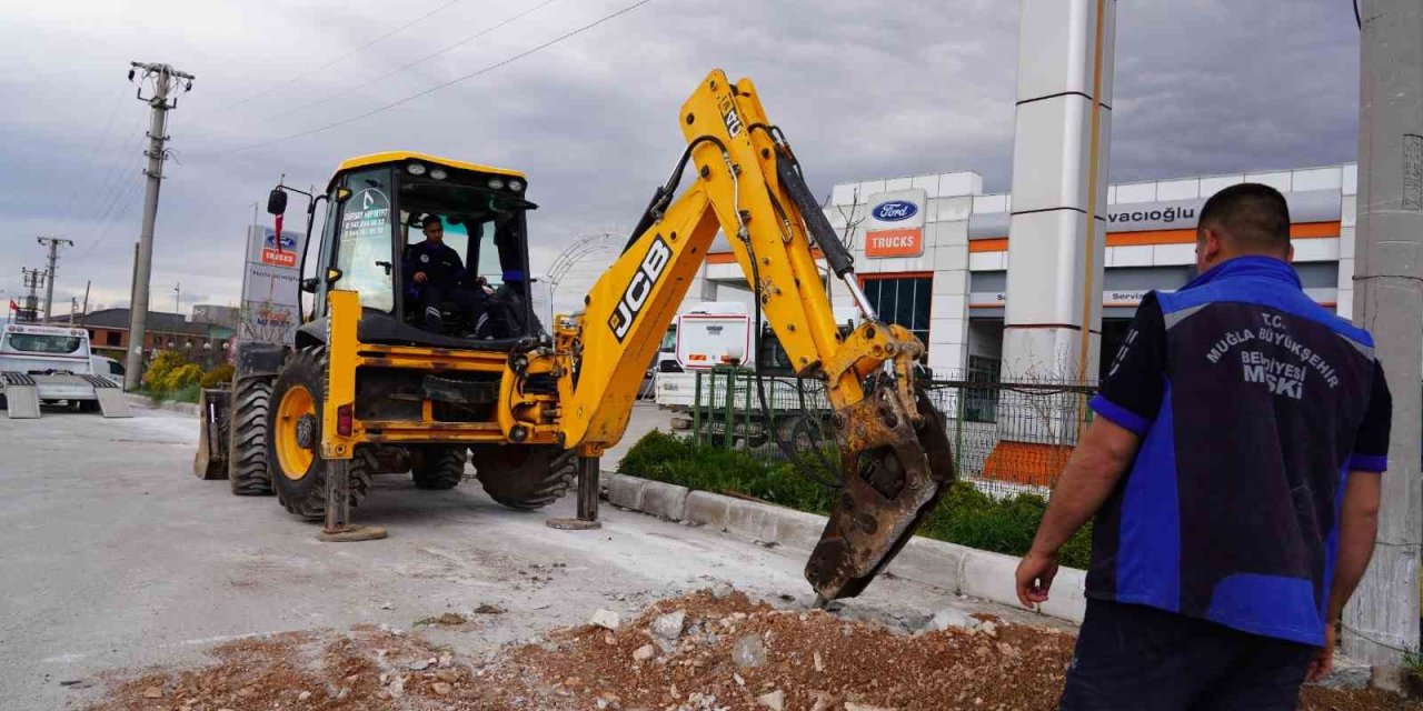 Menteşe’de içme suyu şebeke hatları yenileniyor