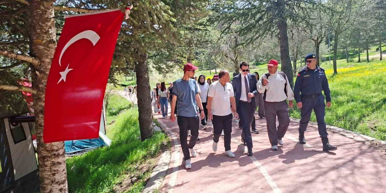 Hisarcık MYO öğrencileri Gölcük Yaylasında doğa yürüyüşüne katıldı