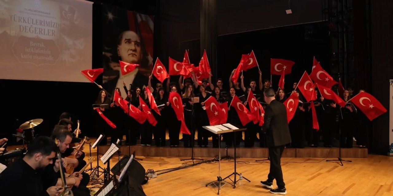 Kütahya’da "Türkülerimizde Değerler" konseri sanatseverlerden tam not aldı