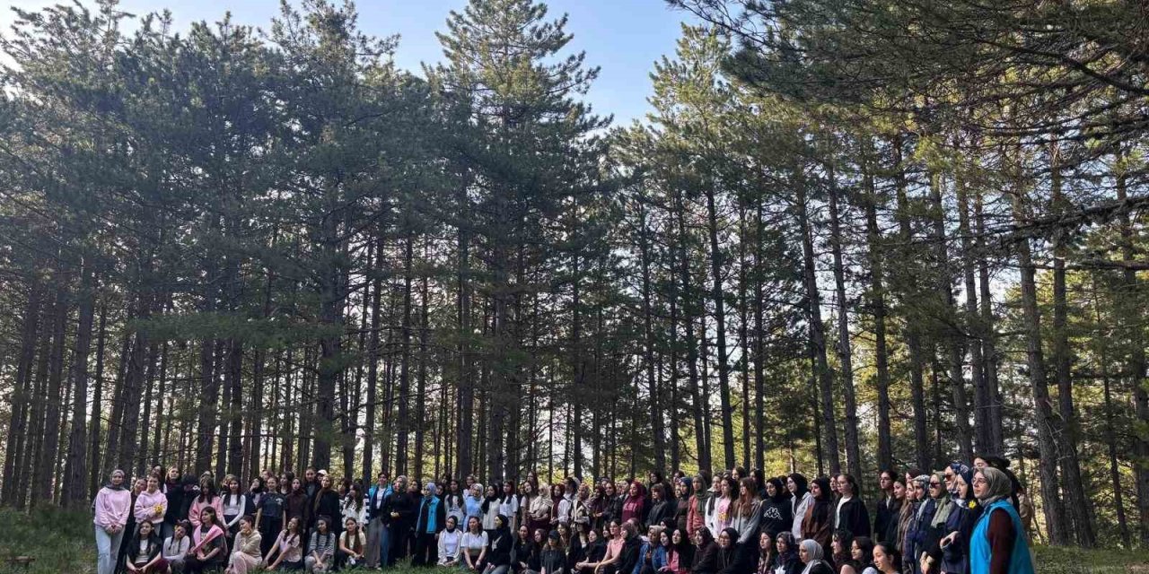 Kütahyalı kız öğrenciler Murat Dağı Kampı’nda buluştu