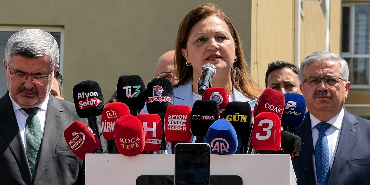 AK Parti’ye katılan Burcu Köksal: “Afyonkarahisar için hizmete devam edeceğim”