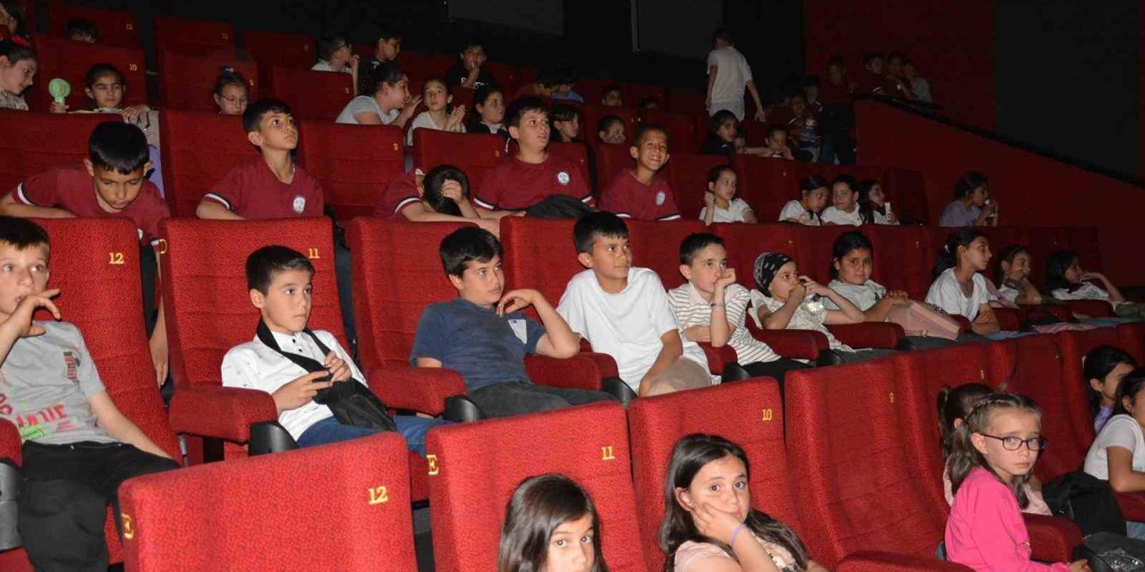 Başkan Kumral, Babadağlı çocukları sinemayla buluşturdu